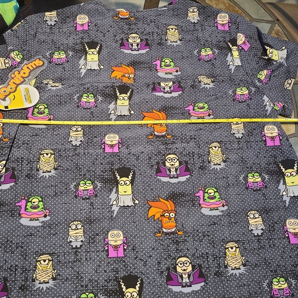 Minions Unisex Size Large Character Scrub Top NWT, Double Front Pocket - Picture 14 of 15